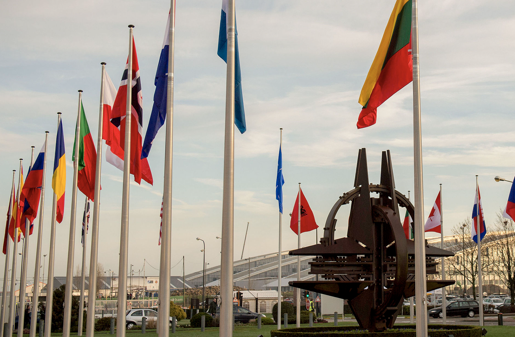 Elena Basile: “I veri europeisti impauriti da una NATO totalitaria”